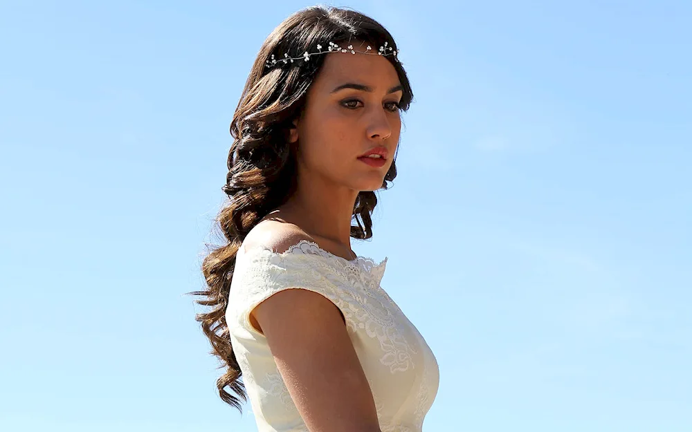 Clara Alonso wearing a hat