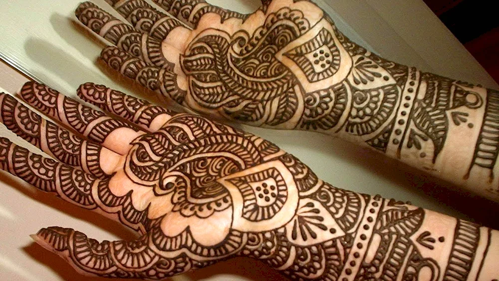 Henna henna henna painting on hands