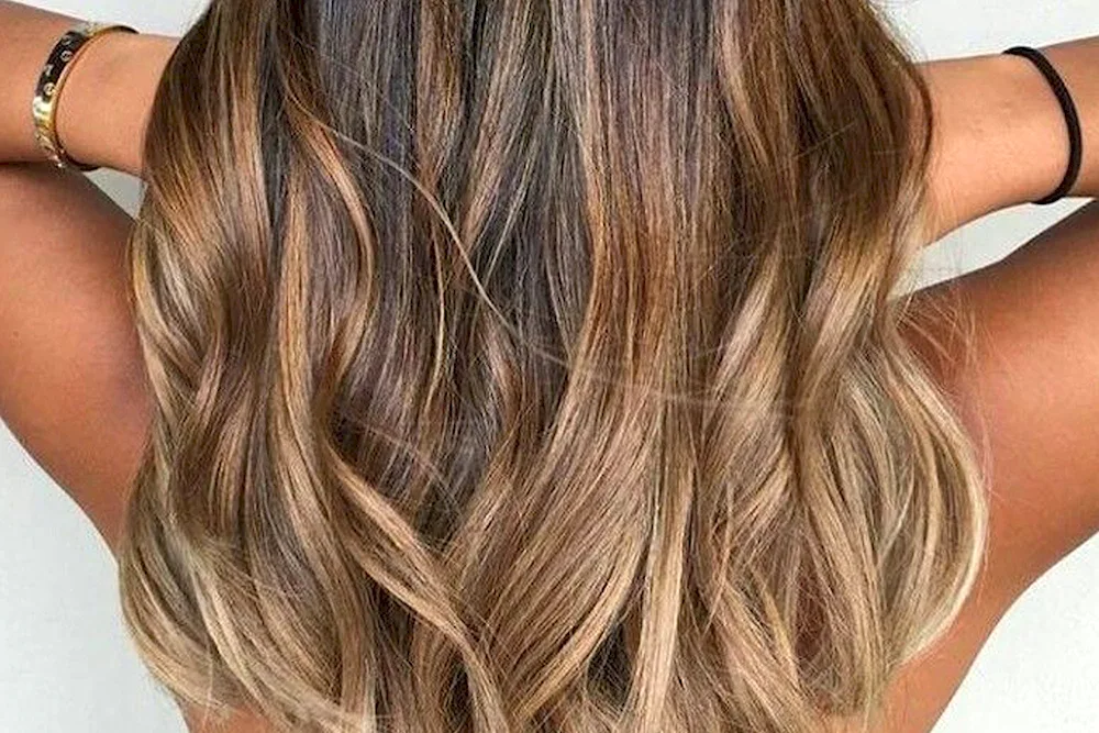 Balayage hair colouring