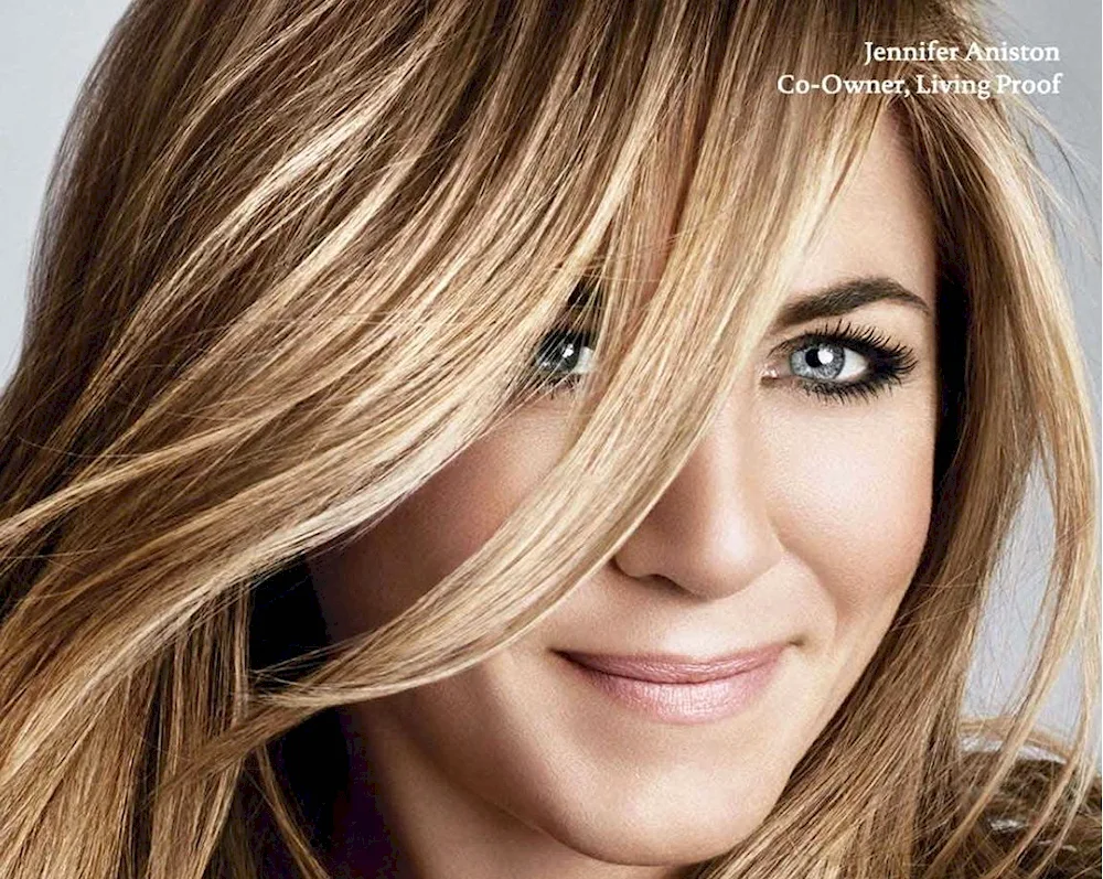 Blond hair colouring Jennifer Aniston