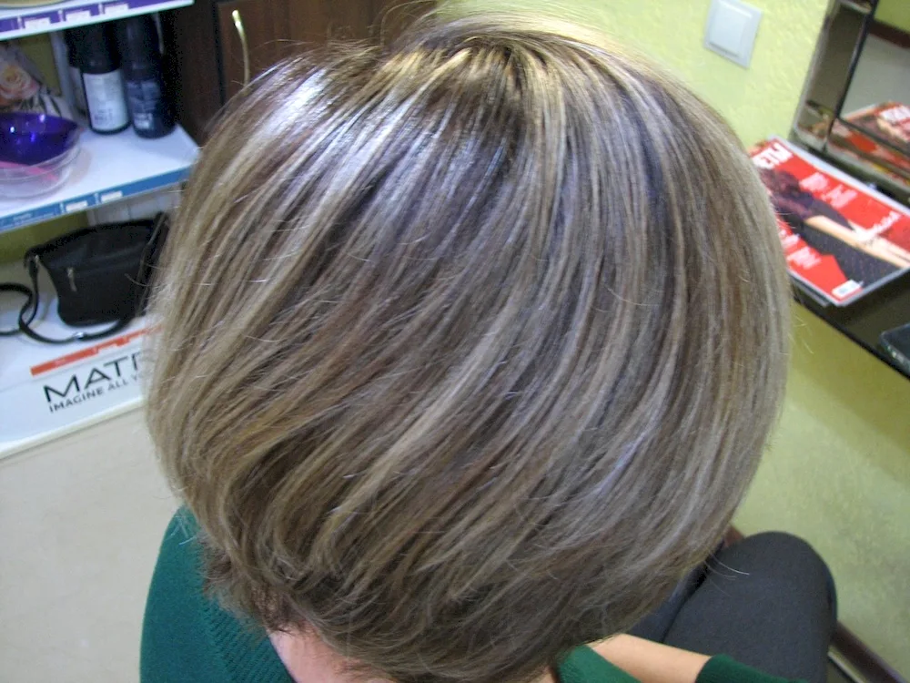 Make-up and toning for a bob bob bob bob haircut
