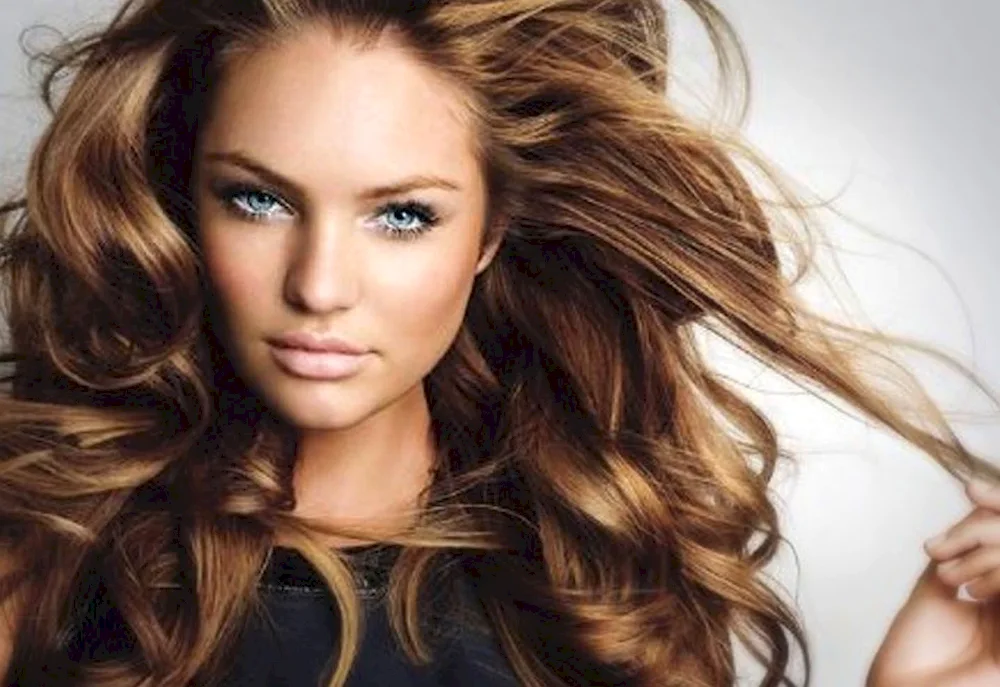 Caramel honey blonding