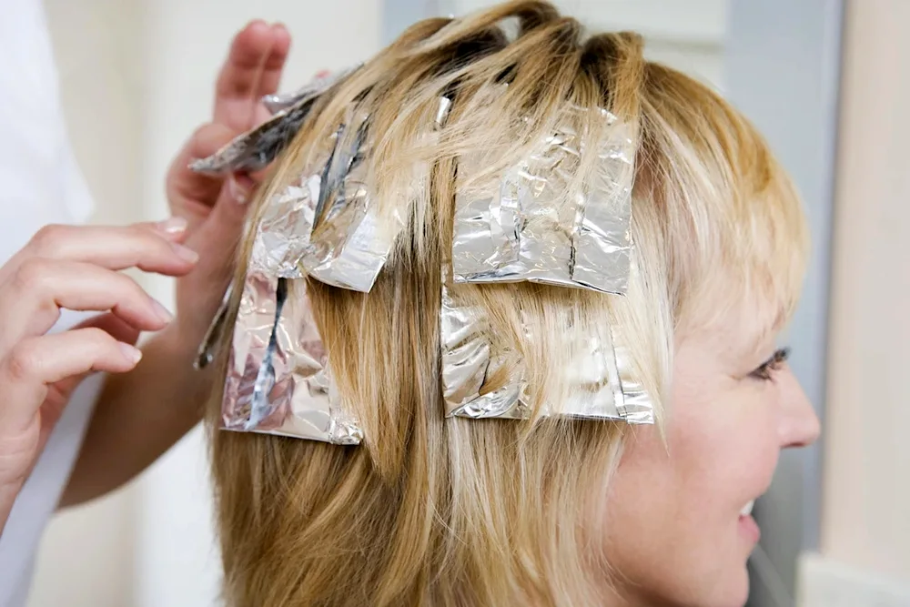 Hair colouring with rubber bands at home
