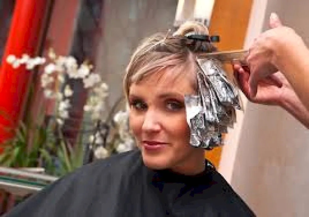 Foil graying for short hair