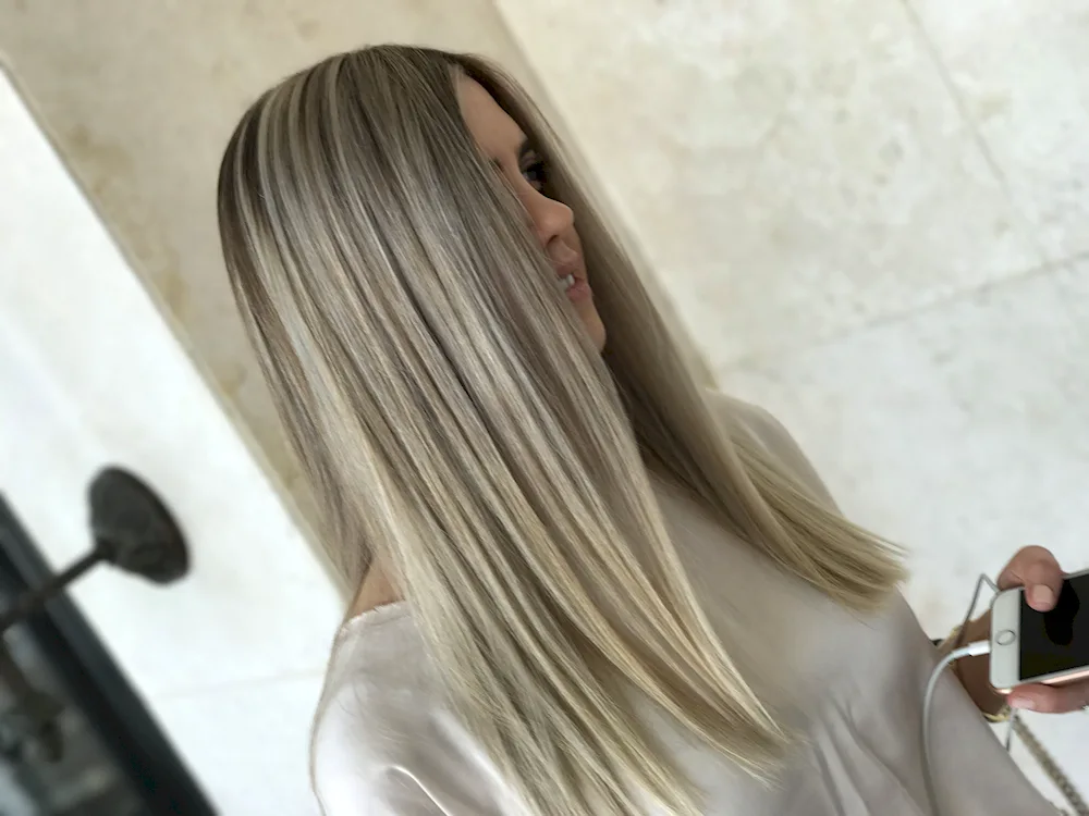 Platinum pearl blond ashy
