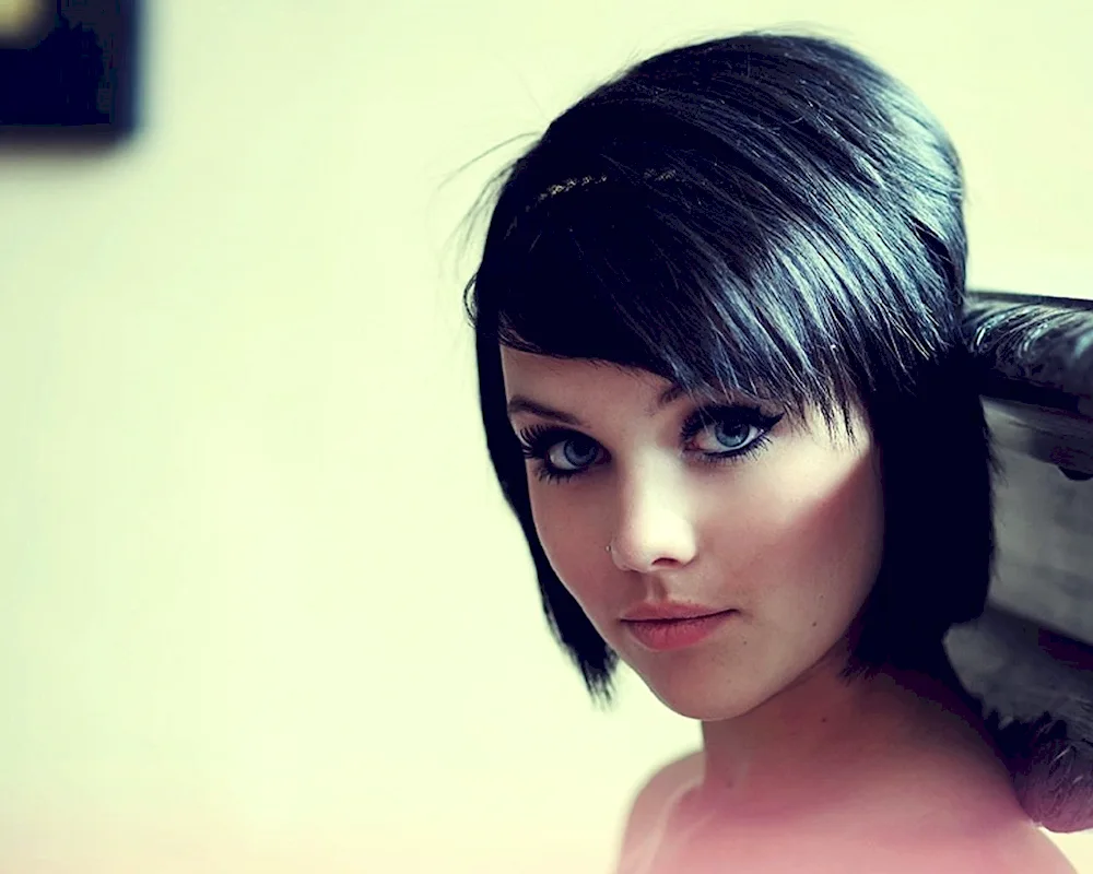 Rihanna haircut Bob
