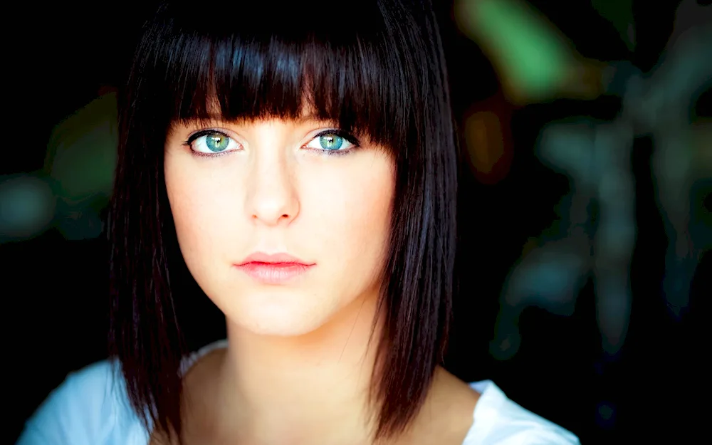 Swept-back bangs