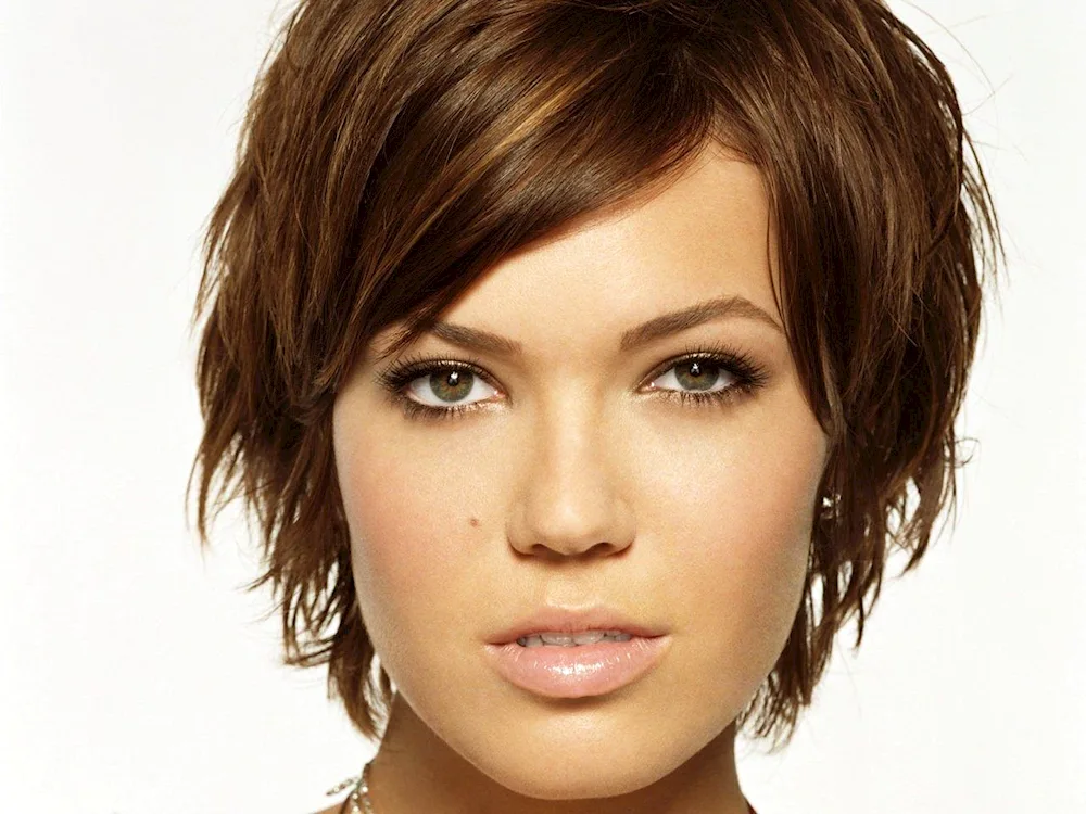 Mandy Moore haircut