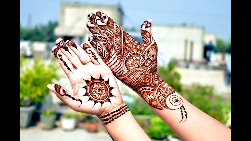 Mehandi henna painting