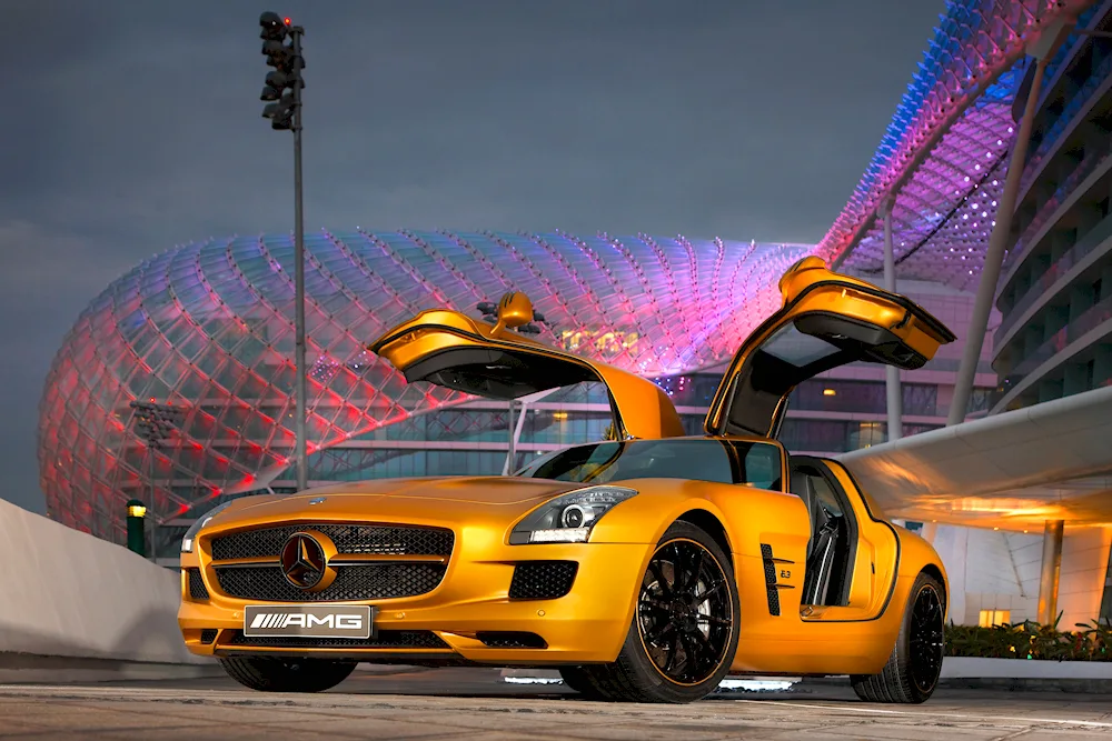 Mercedes-. Benz-SLS-AMG