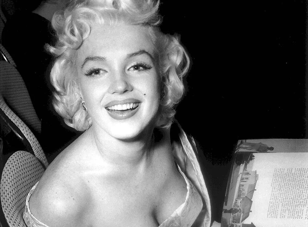 Marilyn Monroe the paparazzi