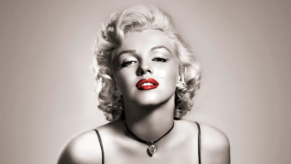 Candice Swainpol as Marilyn Monroe