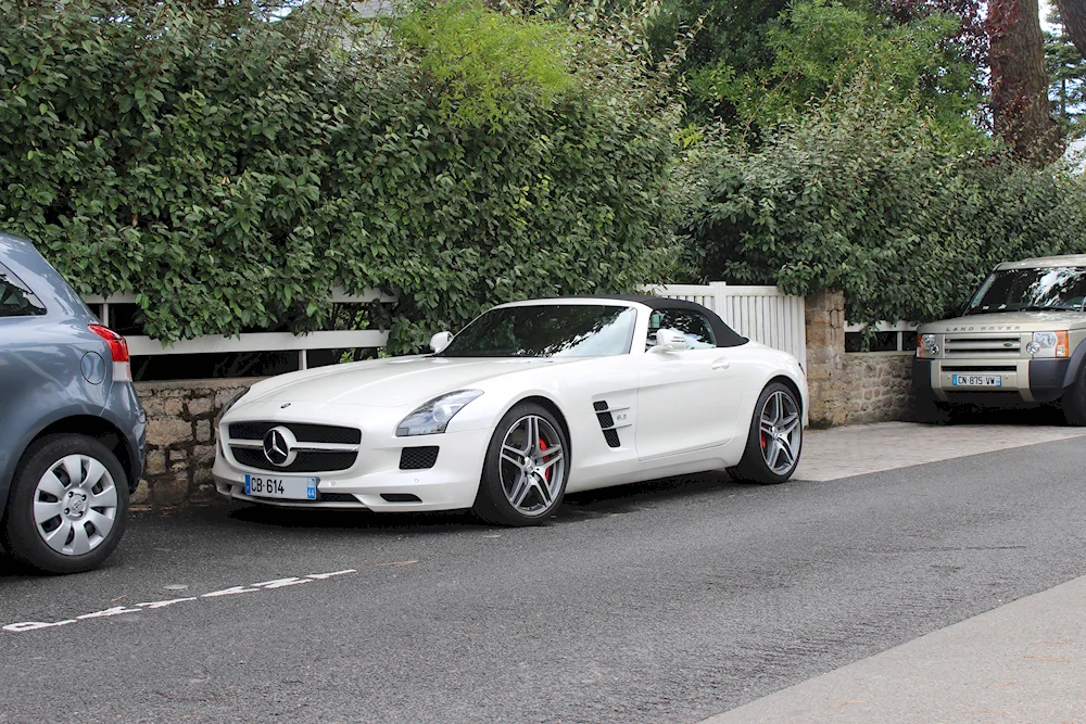 Mercedes coupe convertible SLS AMG