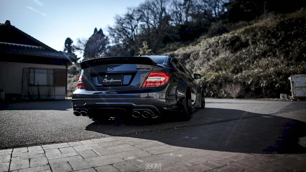 Mercedes-Benz c63 AMG