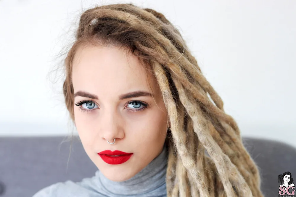 Mia Bandini dreadlocks