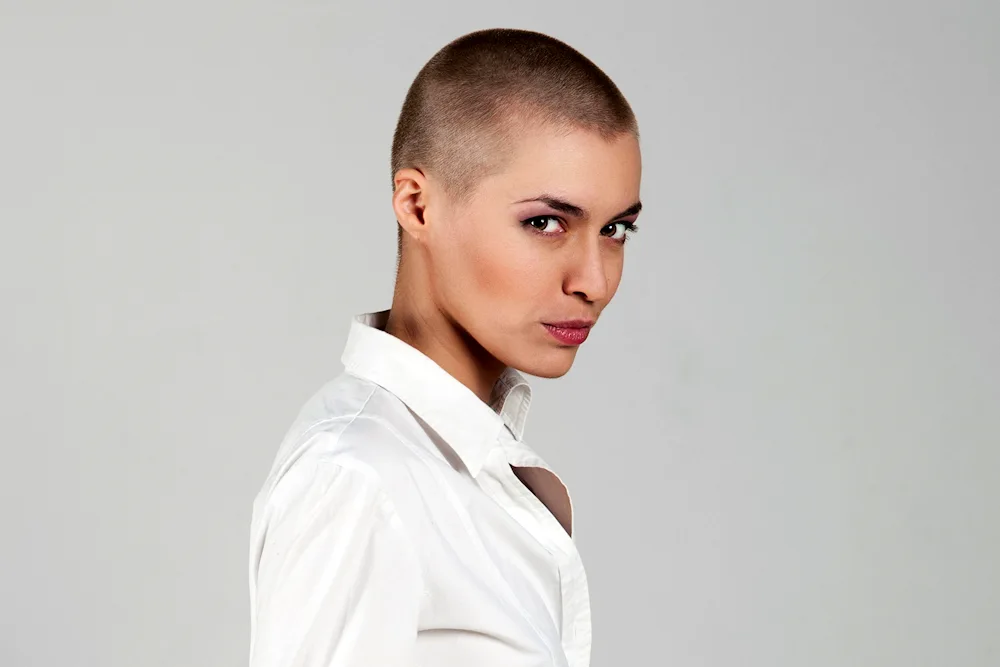 Mia Boyka bald