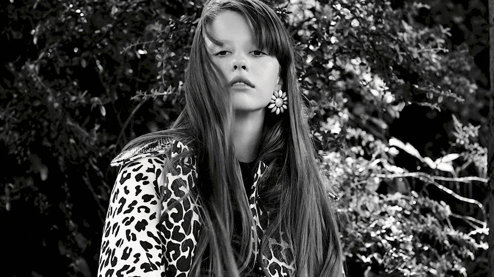 Mia goth