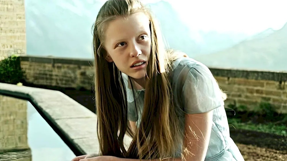 Mia goth