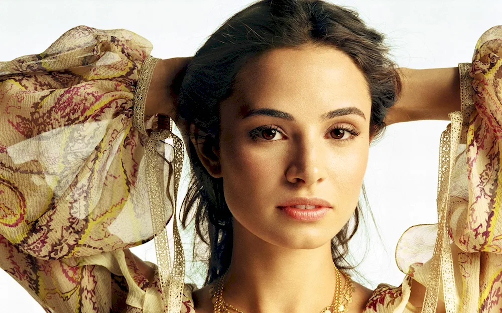 Mia Maestro