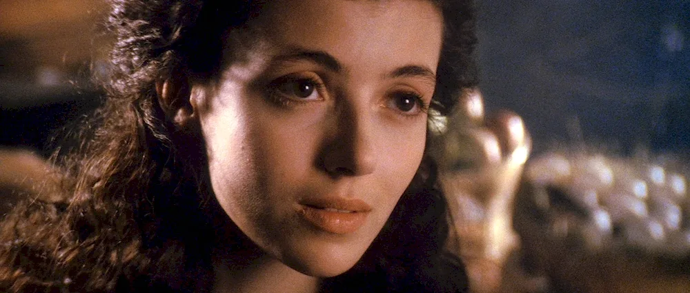 Mia Sara