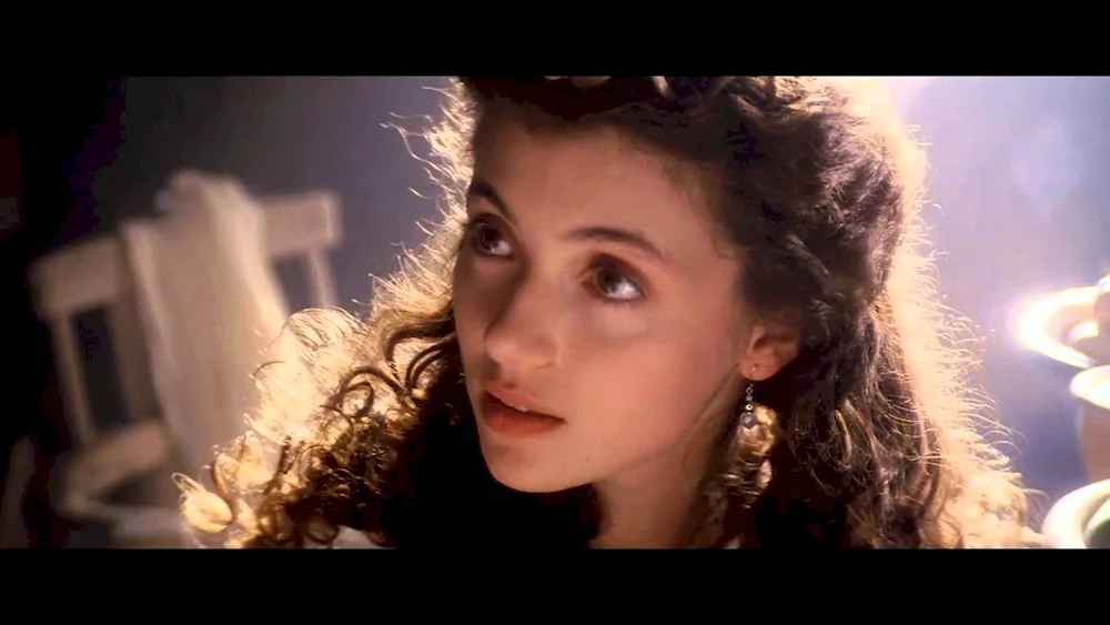 Mia Sara