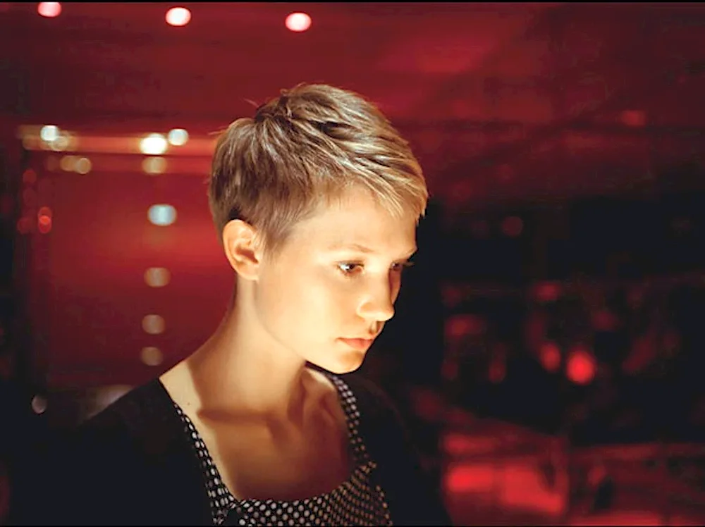 Mia Wasikowska haircut