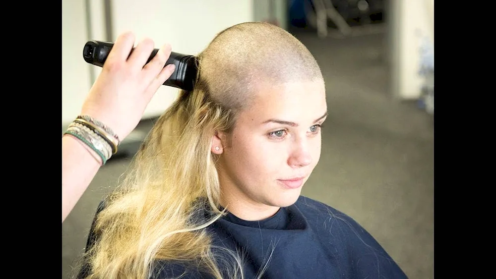 Cara Delevingne bald