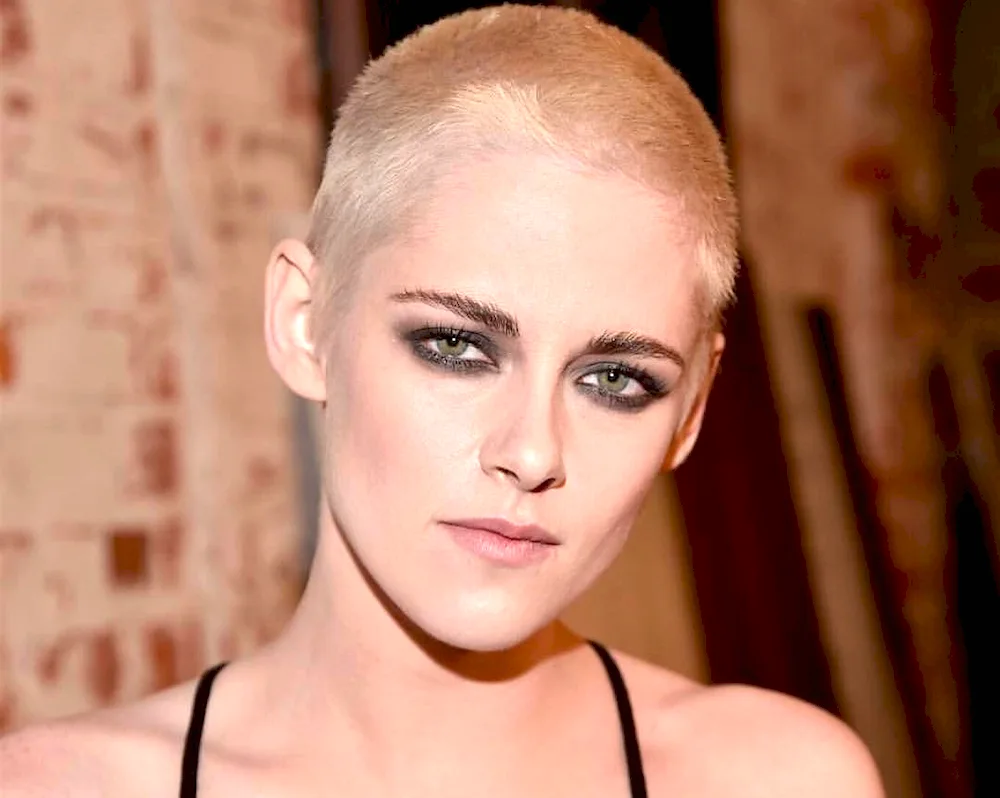 Mia Boyko is bald