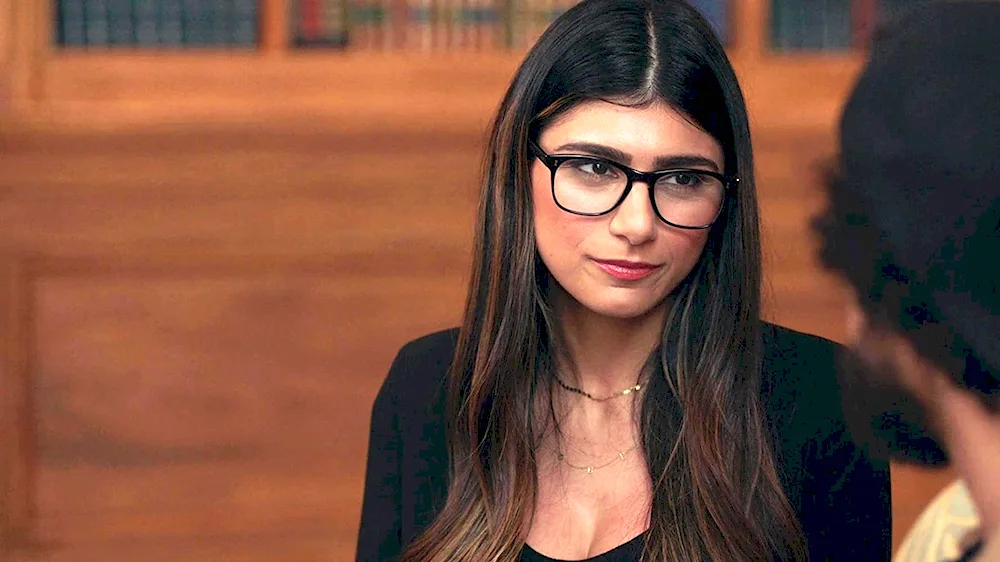 Mia Khalifa fucked off