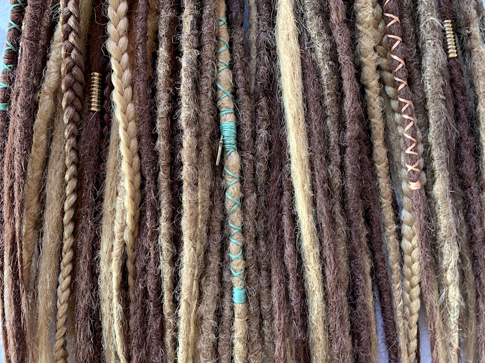 Mix of de dreads and de- braids on braids