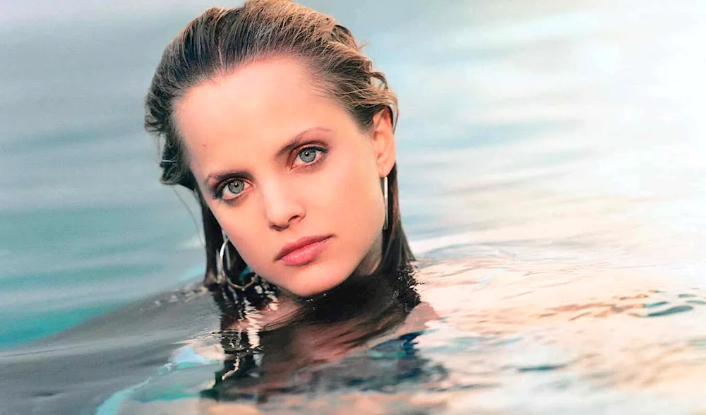 Mena Suvari