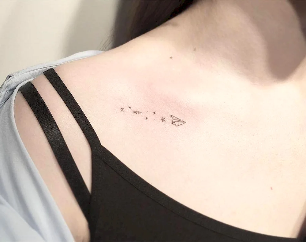 Pulse tattoo on collarbone