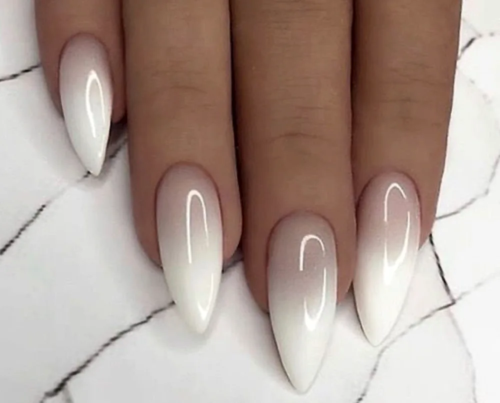 Gradient almond ombré manicure