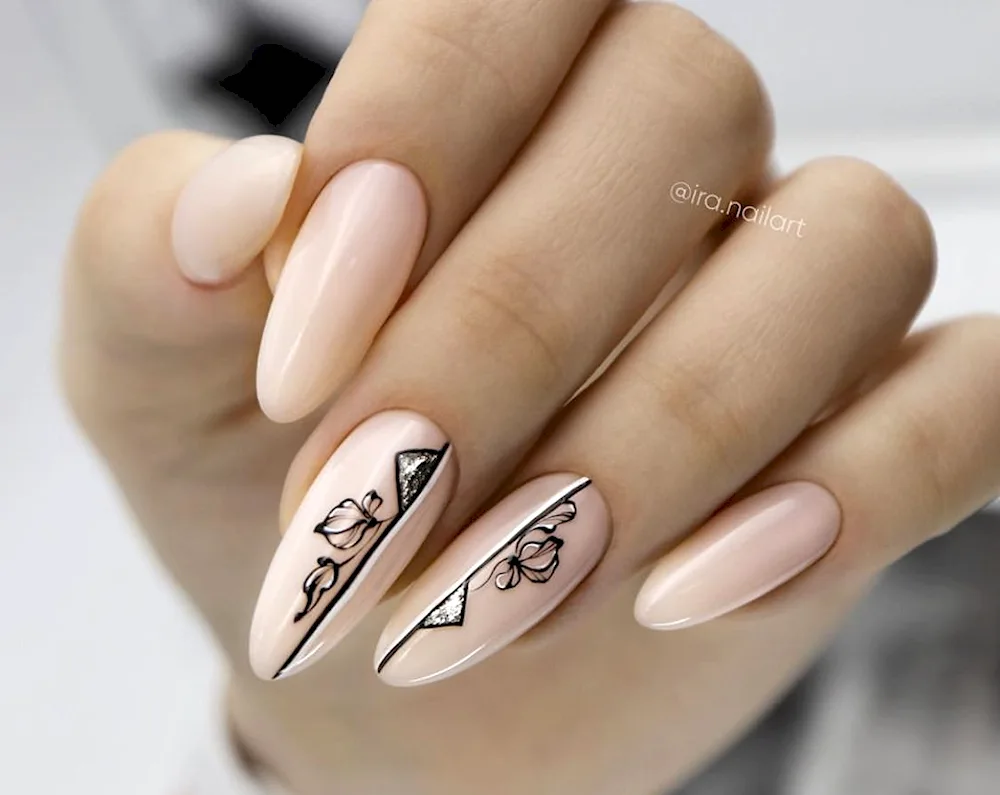 Pearl nails rubbing almond