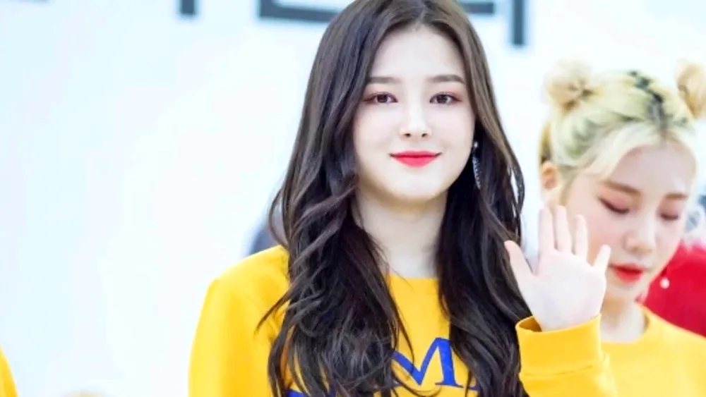 MOMOLAND Nancy