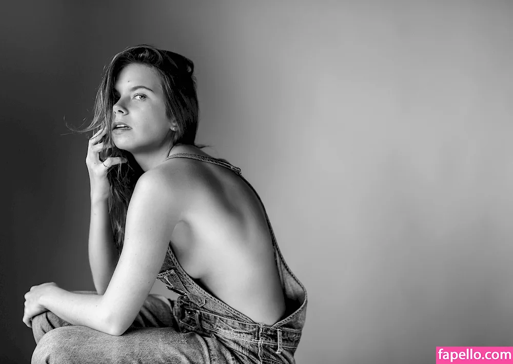 Monika Jagaciak topless nude