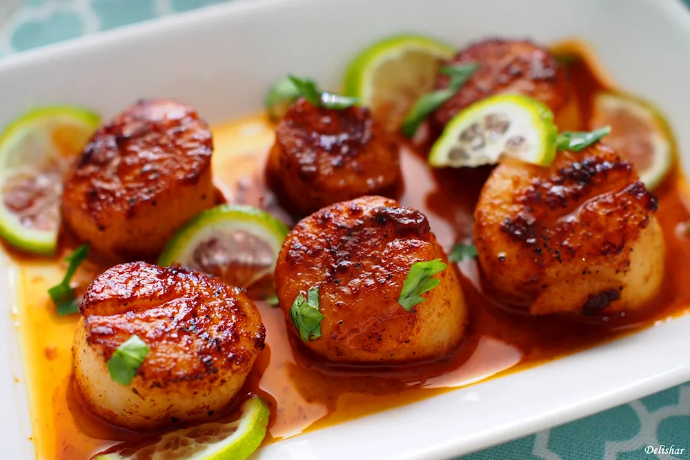 Restaurant dish. of scallops