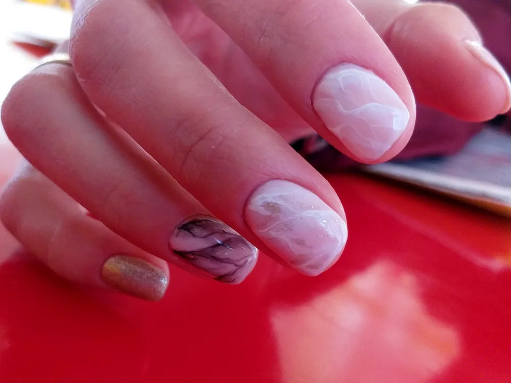 Marble manicure