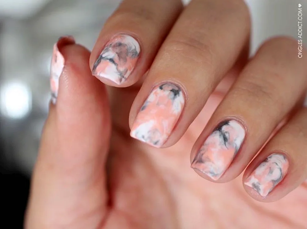 Marble manicure