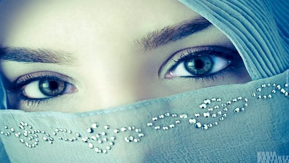 Muslim woman with blue eyes