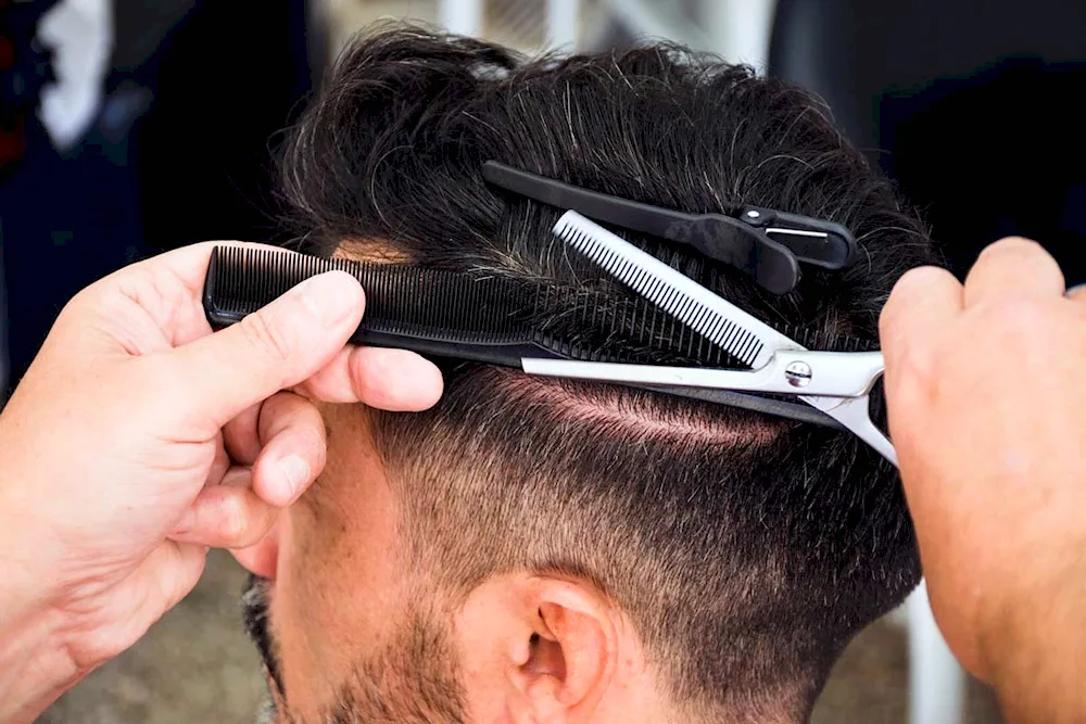 Men's Haircutting with Scissors