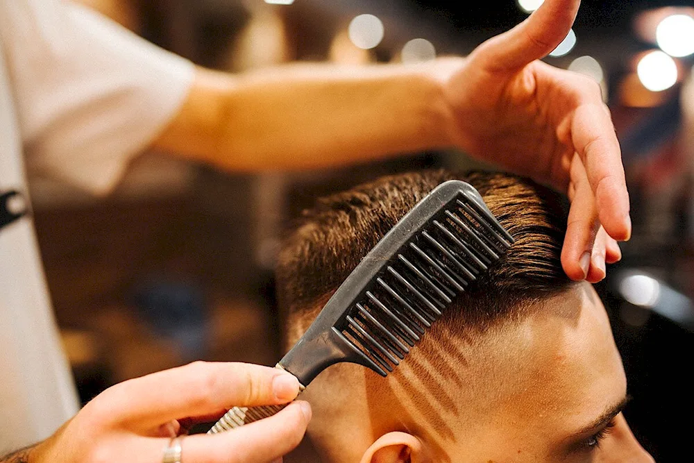 Men's haircut with scissors