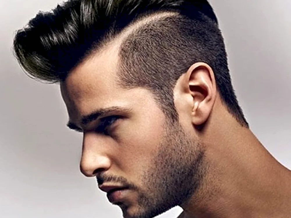Men's haircuts with a pencil. Haer