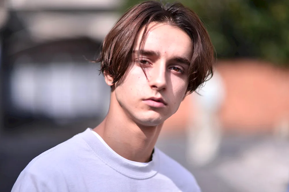 Men's hairstyles with a straight parting