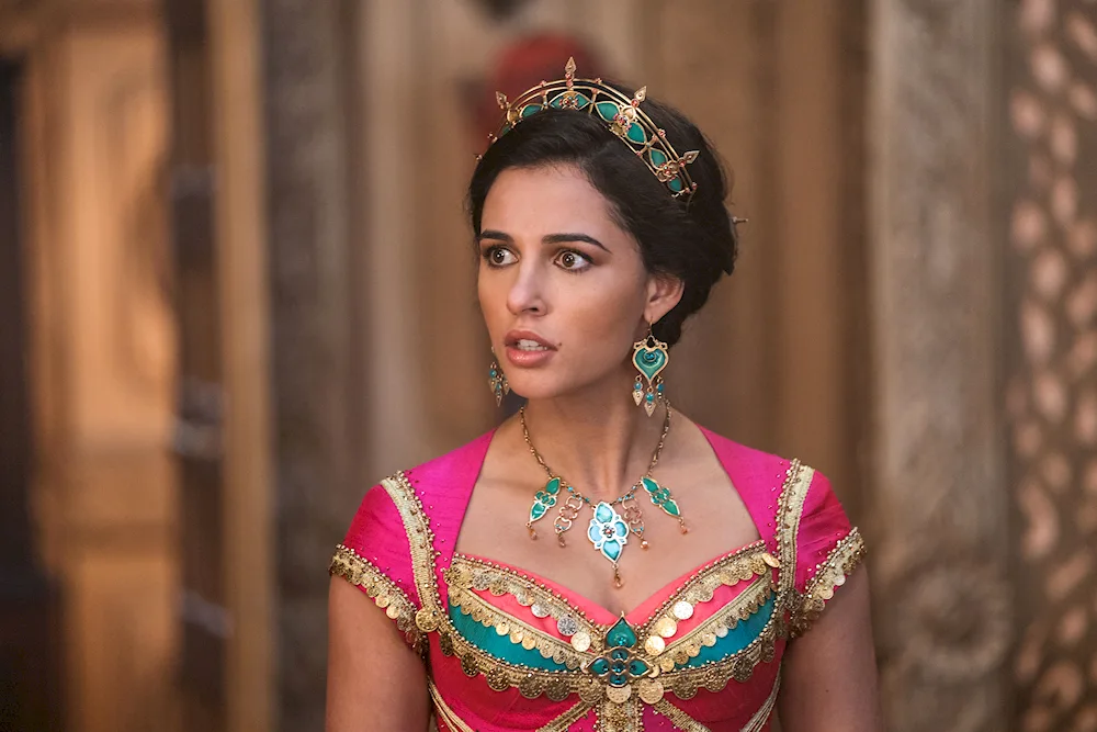 Naomi Scott alladin
