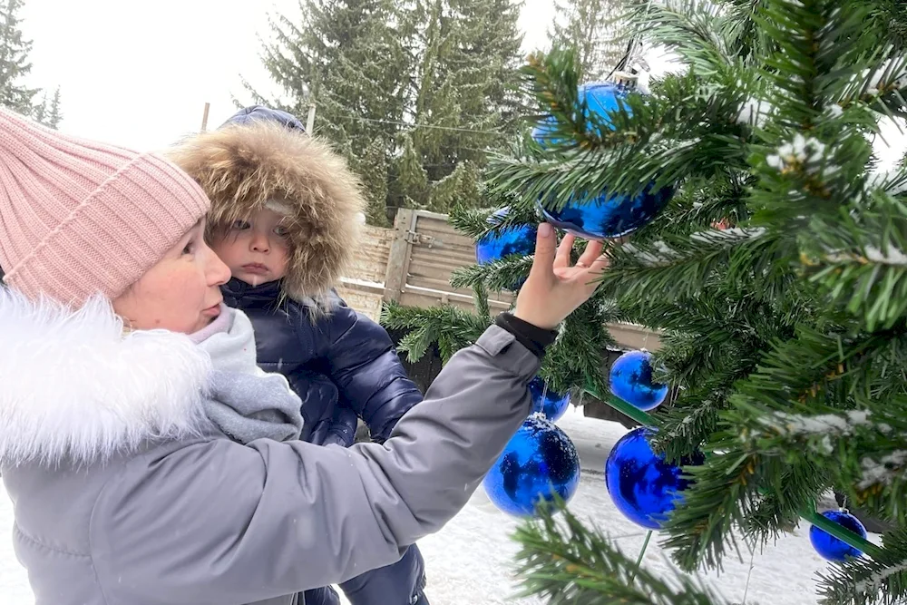 Decorating the tree