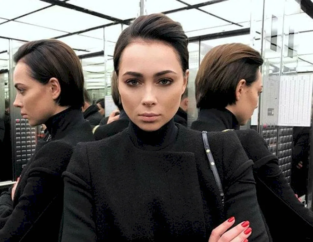 Samburskaya's short haircut. blonde haircut