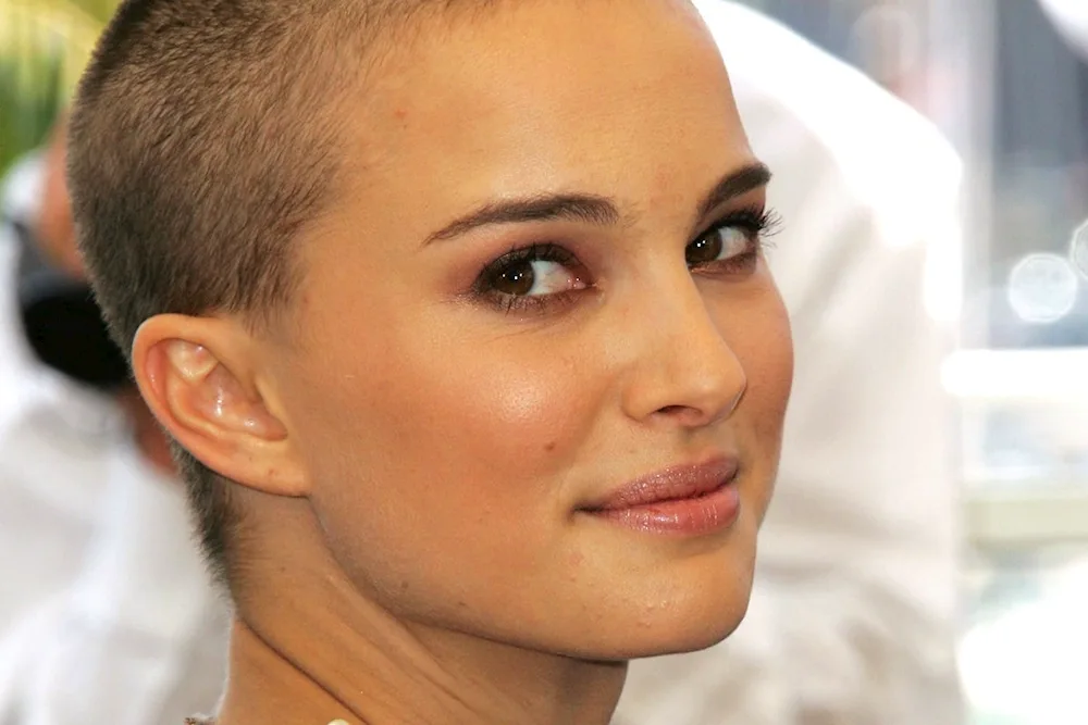 Natalie Portman bald