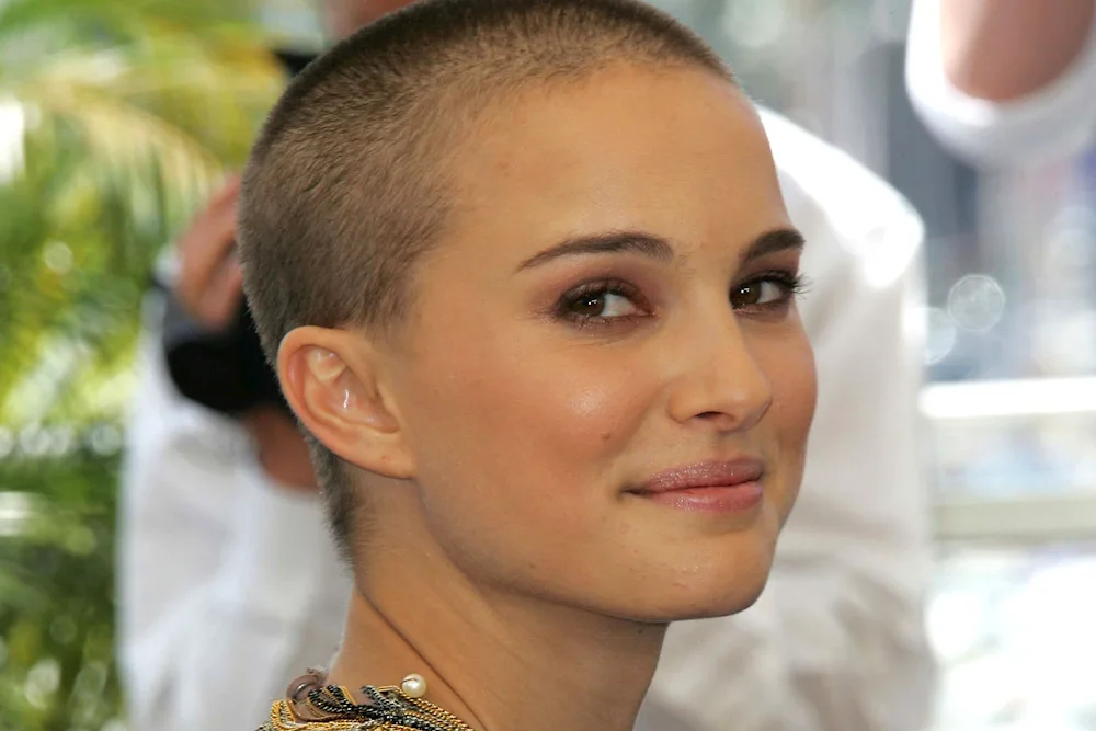 Natalie Portman bald