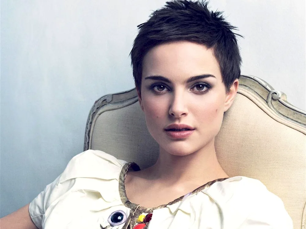 Natalie Portman pixie haircut